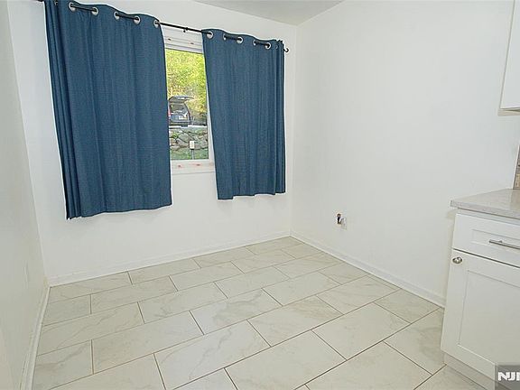 5th image of 9 Village Way Unit 4