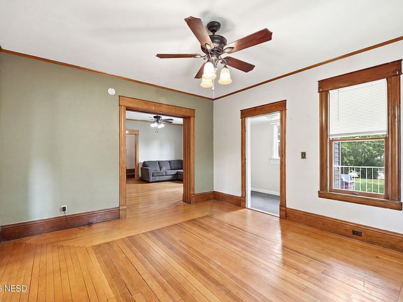 5th image of 209 N Park St