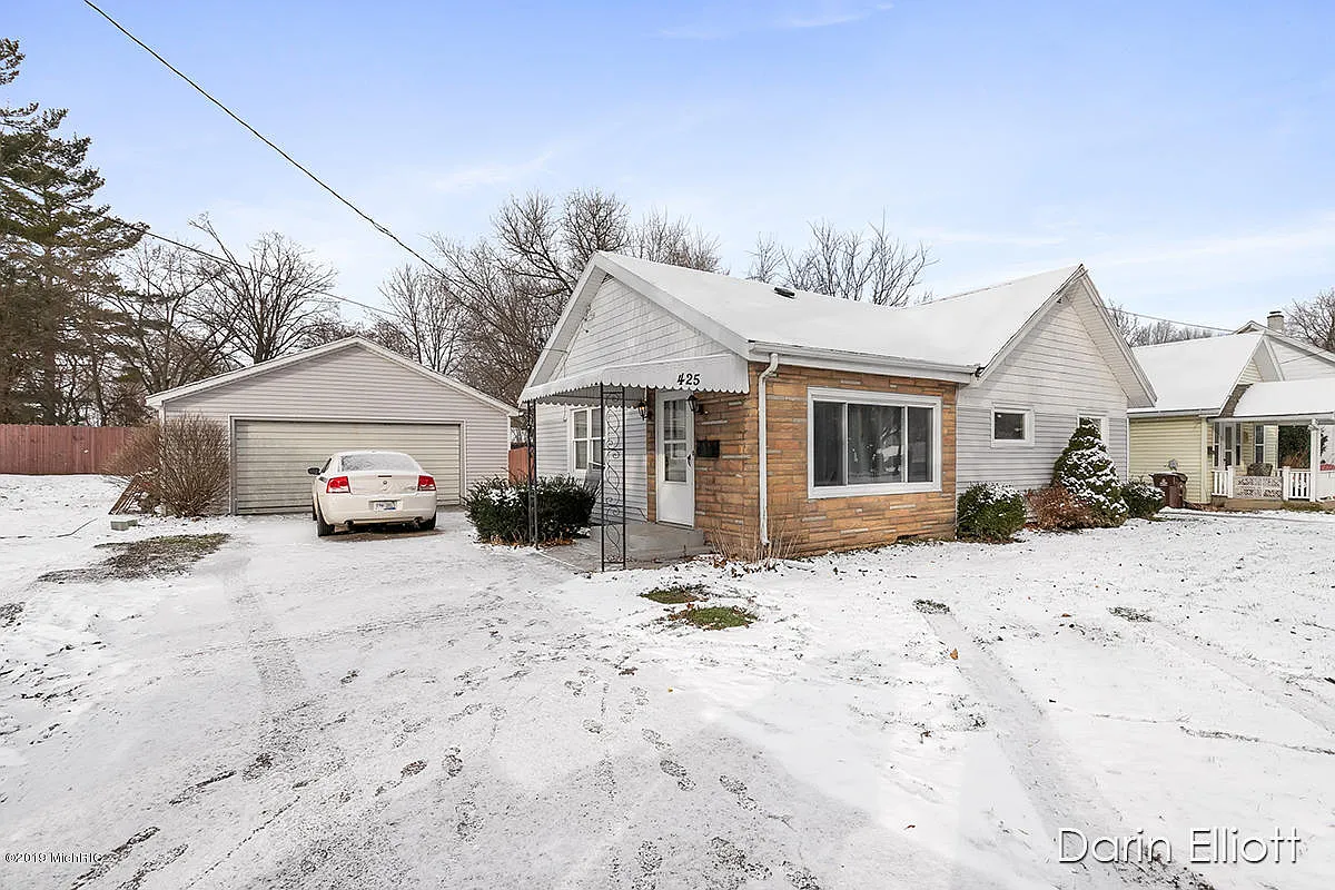 425 Morse St photo 1