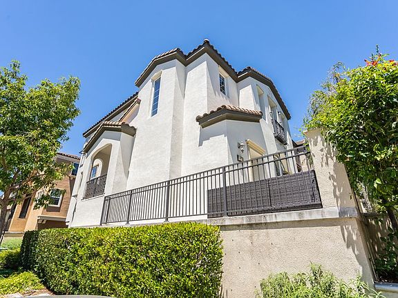 3rd image of 4678 Torrey Pines Cir
