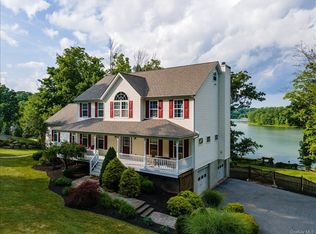 24 Twin Lakes Rd, Monroe, NY 10950