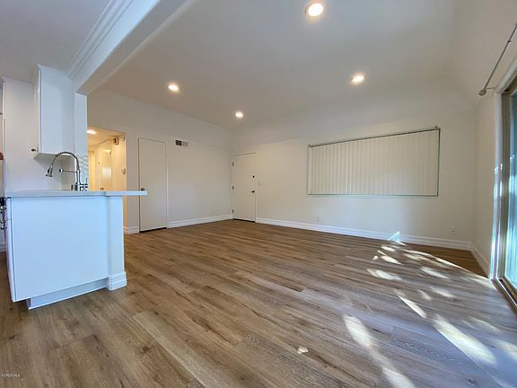 3rd image of 1122 Landsburn Cir
