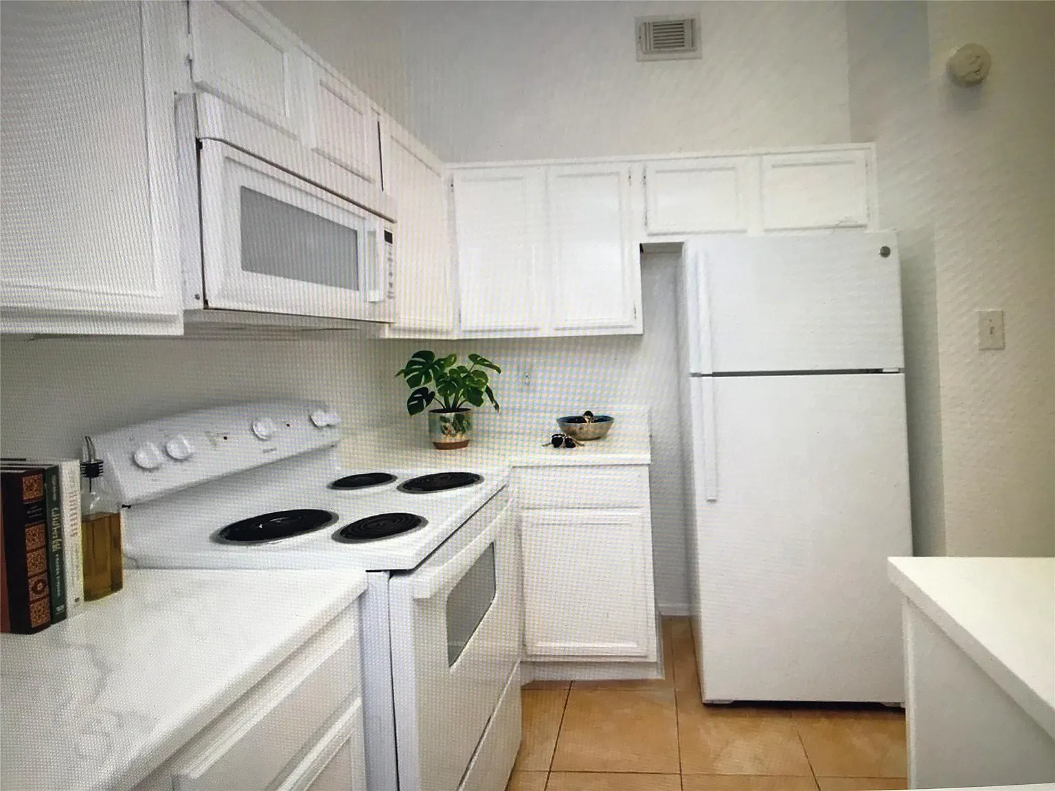 3 bed, 2.0 bath, 1308 sqft, $1,800 — Photo 4