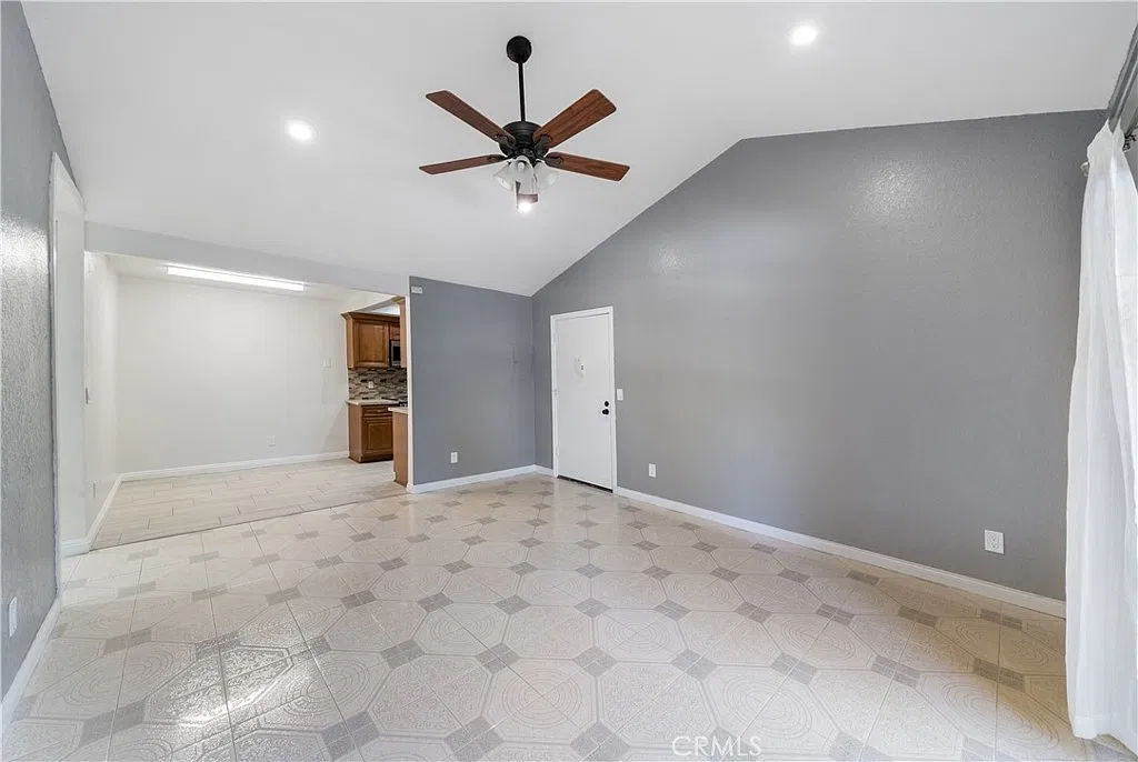 20702 El Toro Rd — Photo 4