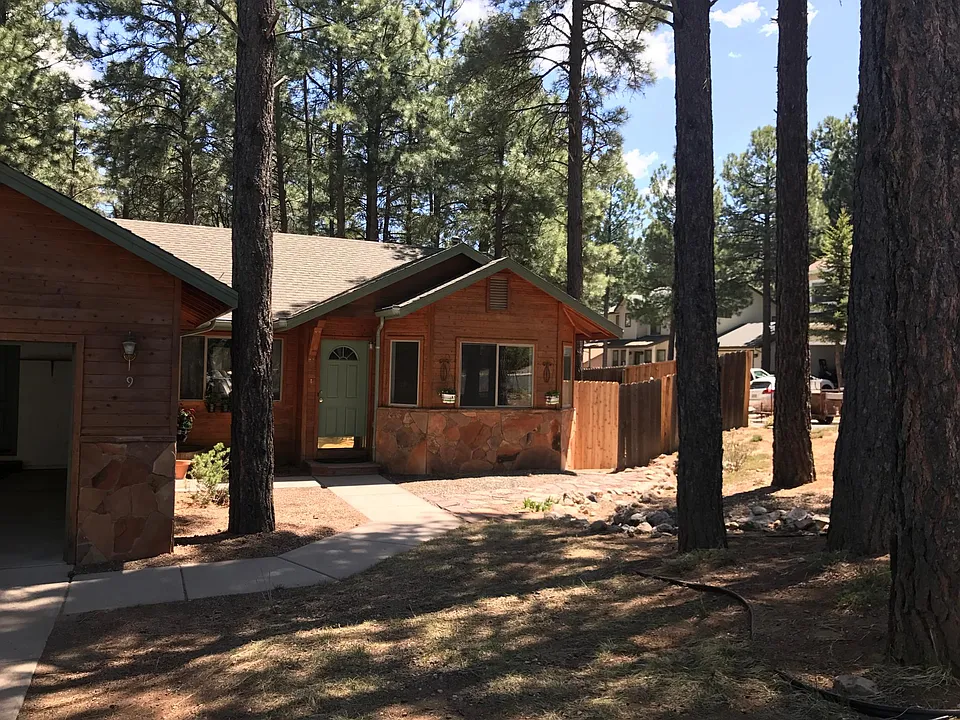 9 E Mohawk Dr