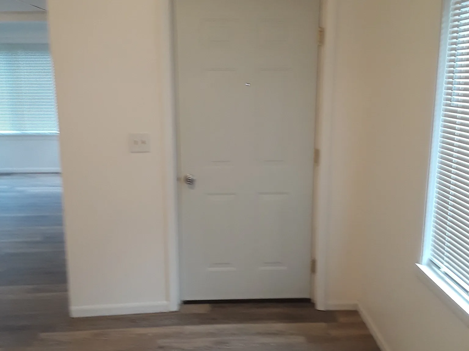 405 Wright Ct — Photo 2