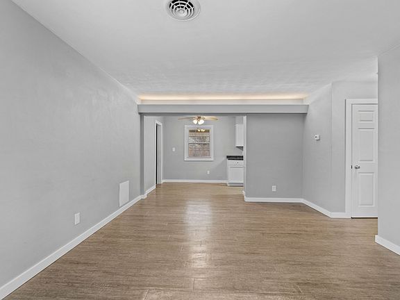 4th image of 543 Woodview Dr