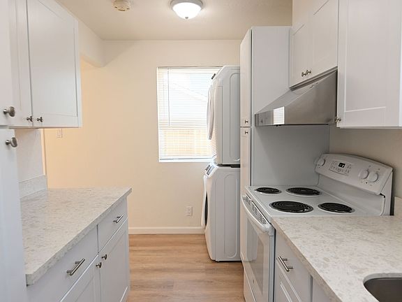 5th image of 2818 Curtis Ave