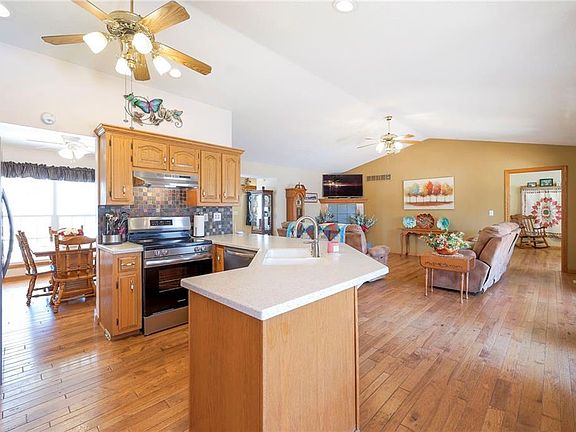 3rd image of 26736 Magnolia Rd