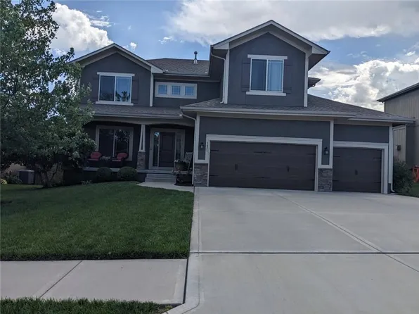 1521 SW Whistle Dr, Lees Summit, MO 64082