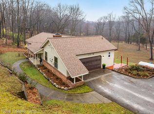 9495 Spicer Rd, Brighton, MI 48116
