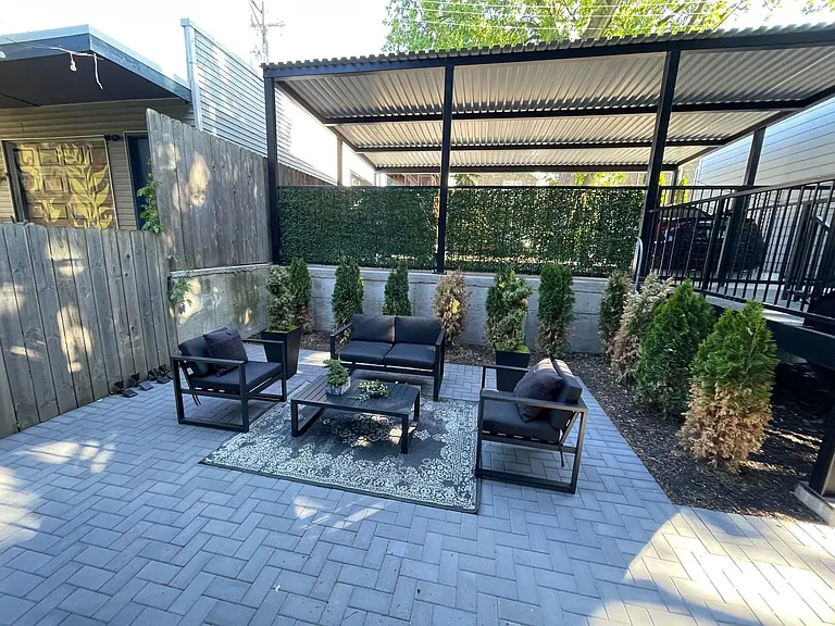 1109 W 16th St #1 — Photo 32