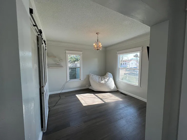 211 Stanford Ave — Photo 13