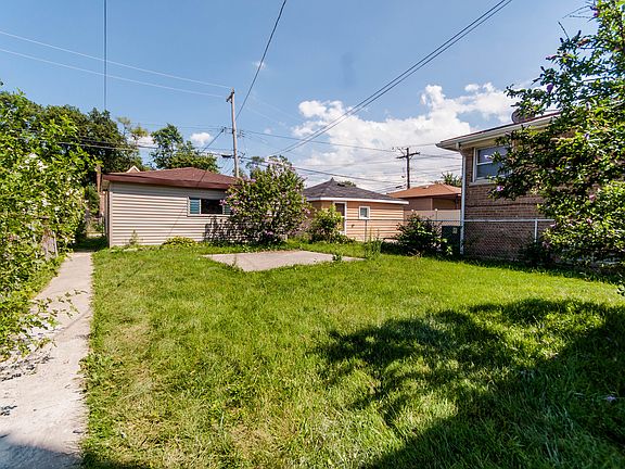2nd image of 10639 S Emerald Ave