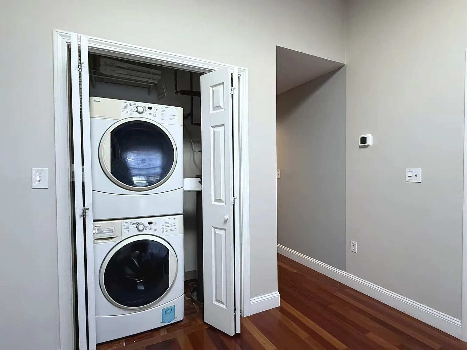 2 bed, 1.0 bath, 993 sqft, $2,500 — Photo 4