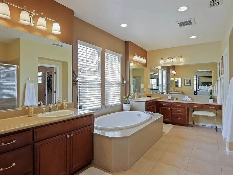 652 W Sombra Way — Photo 15