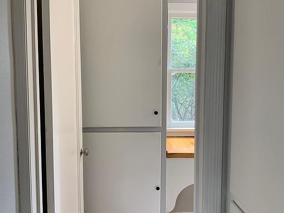 3rd image of 31 Chicago Ave #3