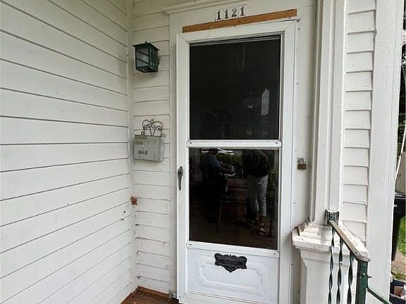 3rd image of 1119-21 Valley Dr