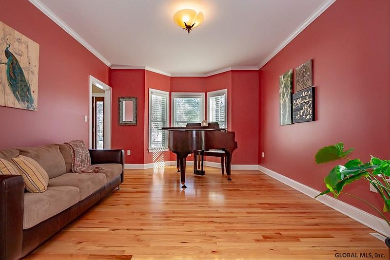 5th image of 107 FIELDSTONE Drive