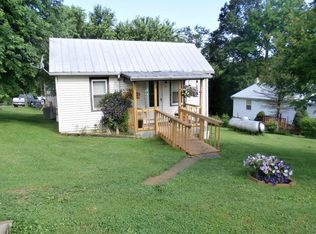 57 3rd St, Peebles, OH 45660