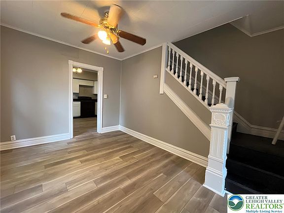 5th image of 208 N Poplar St