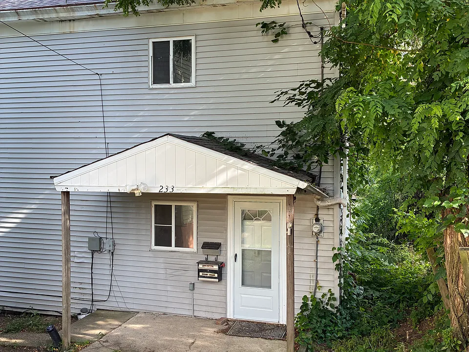 233 Marion St