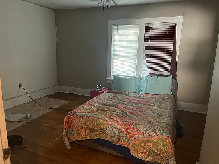 Middle bedroom (painting in progress)
