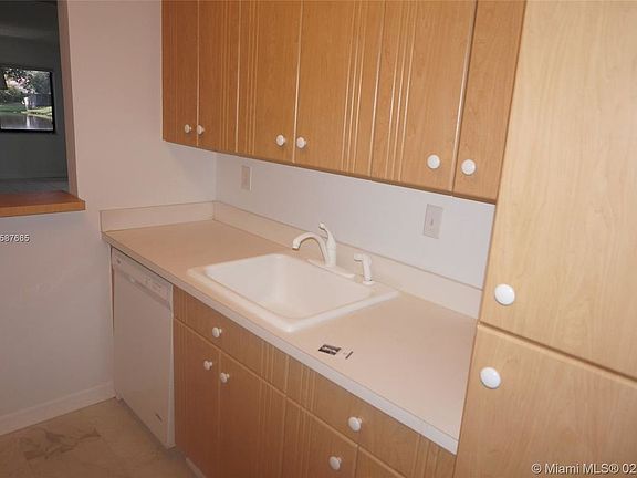 3rd image of 153 Lakeview Dr APT 106