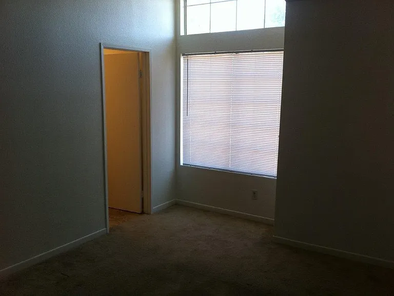 Candice Ave — Photo 8