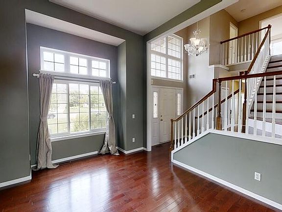 4th image of 292 Sandrock Ct