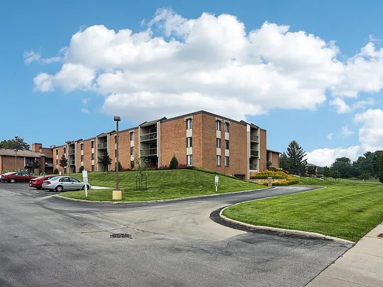 Park Plaza Apartments — Photo 14