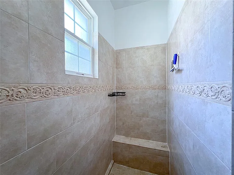 9048 SW 76th Ave — Photo 15