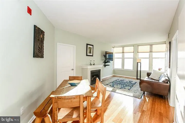 715 6th St NW #402 — Photo 4