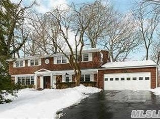 186 Hemlock Rd, Manhasset, NY 11030