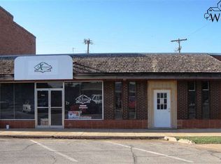 121 W Park Ave, Iowa Park, TX 76367