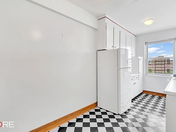 4th image of 530 Grand St APT F9e