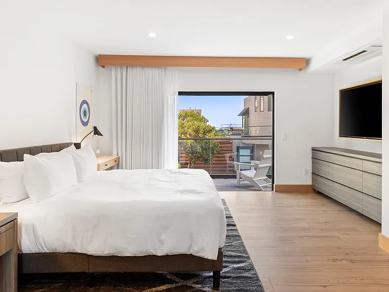 Wake up feeling refreshed and rested, with the calm sounds of the ocean.