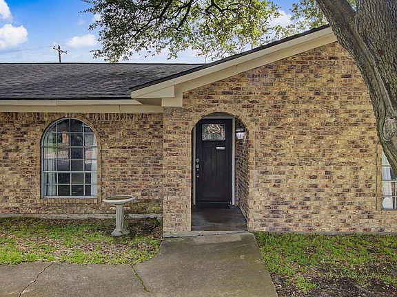 3rd image of 2909 Woodmeadow Dr