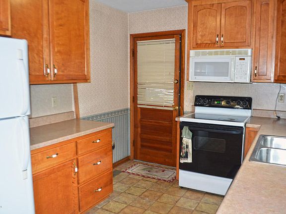 5th image of 700 McDaniel Dr