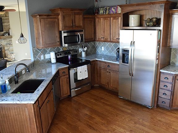5th image of 10439 N Potter Ave