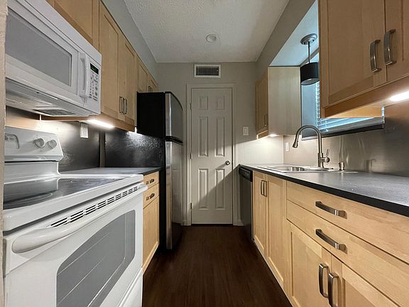 3rd image of 1603 N Garrett Ave APT 106