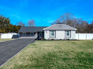 87 Raynor Rd, Ridge, NY 11961