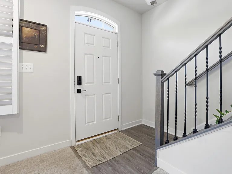 4915 Crest View Dr — Photo 5