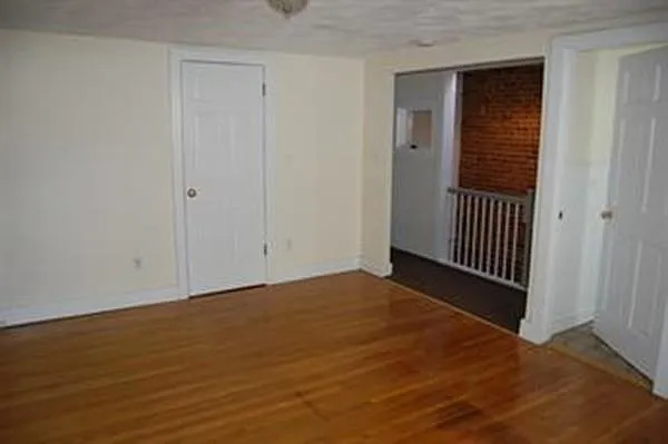 Building Photo 4