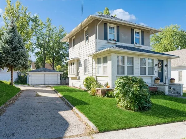 705 S 3rd Ave W, Newton, IA 50208