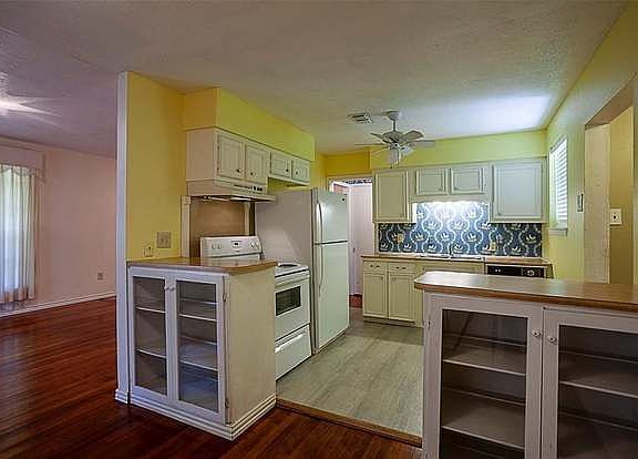 3rd image of 565 25th St