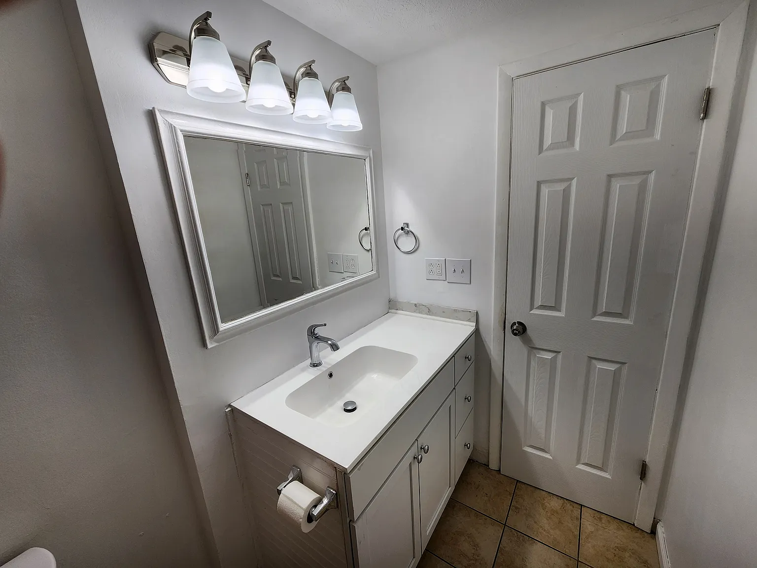 2 bed, 1.5 bath, 1116 sqft, $1,650 — Photo 2
