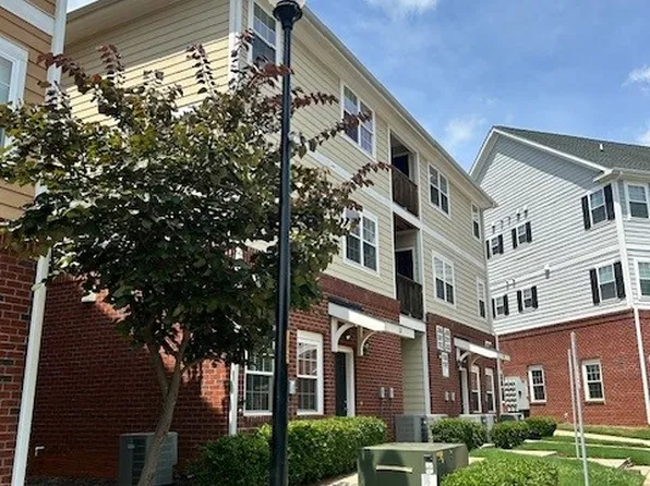 117 Payton Dr APT 101, Clayton, NC 27527