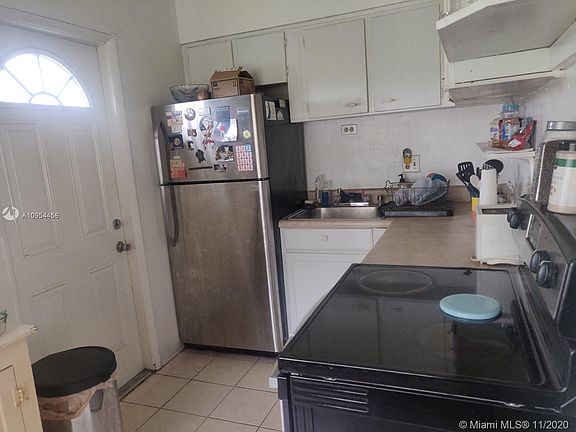 4th image of 2859 NE 30th St #1