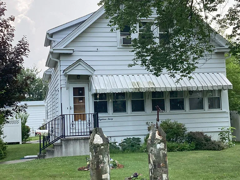 Front of home with full front porch seating